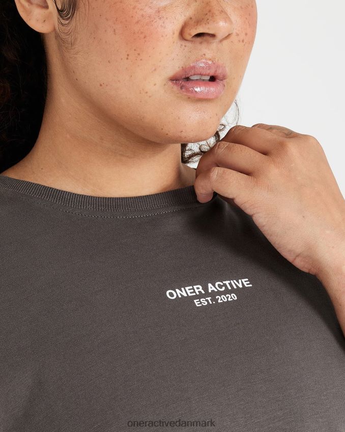 dyb taupe tøj X26NZ0534 Oner Active grafisk oversized kortærmet t-shirt