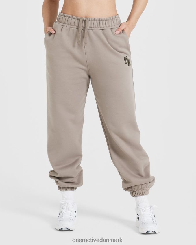 minky tøj X26NZ068 Oner Active varsity oversized jogger hele dagen